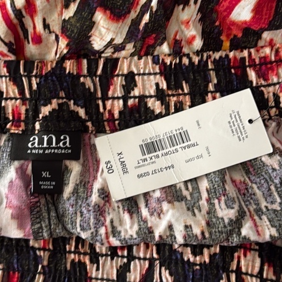 a.n.a Colorful Ikat Print Lightweight Pull On Women's Shorts Size XL NWT - Picture 4 of 6